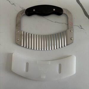 Pampered Chef Crinkle Cutter